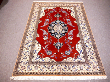 Preview: Nain 6 la Premium Rug with silk 4x6 hand-knotted beige red blue 10774 Preview: Nain 6 la Persian Rug 4 x 6 ft - Very fine Shish La carpet - an original  made in Persia. Made of fine kurkwool and pure natural silk KPSI 600 - 650. Living room, Bedroom