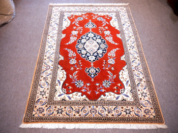 Preview: Nain 6 la Premium Rug with silk 4x6 hand-knotted beige red blue 10774 Preview: Nain 6 la Persian Rug 4 x 6 ft - Very fine Shish La carpet - an original  made in Persia. Made of fine kurkwool and pure natural silk KPSI 600 - 650. Living room, Bedroom