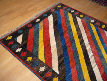 Preview: 13473 Gabbeh Kazerun rug vintage 8.2 x 5.6 ft / 250 x 170 cm Preview: Size: 8.2 x 5.6 ft / 250 x 170 cm Provenance: Bakhtiari region, Gabbeh Pile: Wool Warp and weft: Wool Ccondition: Very good condition,  Total height: approx. 12-15 mm Age: production time 1960/70 - vintage