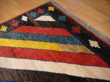 Preview: 13473 Gabbeh Kazerun rug vintage 8.2 x 5.6 ft / 250 x 170 cm Preview: Size: 8.2 x 5.6 ft / 250 x 170 cm Provenance: Bakhtiari region, Gabbeh Pile: Wool Warp and weft: Wool Ccondition: Very good condition,  Total height: approx. 12-15 mm Age: production time 1960/70 - vintage